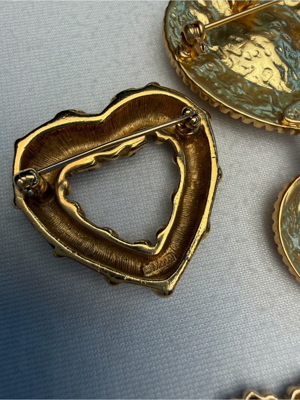 Vintage-Modern-Fashion 5-Brooch Bundle: Hearts, Sandor etc, GUC - Picture 13 of 13